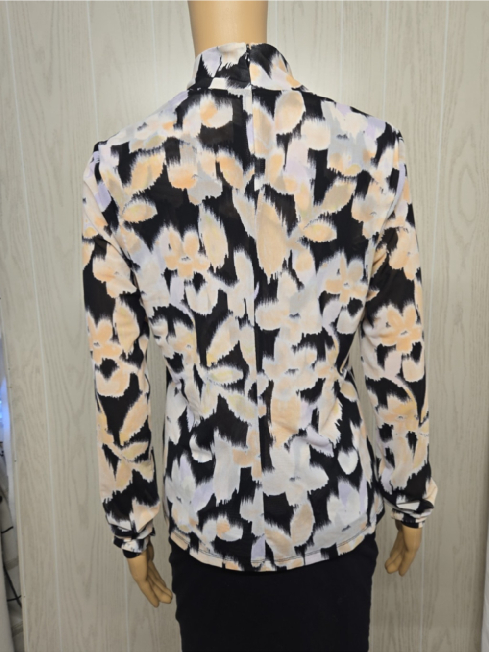 Cabi Small Black Abstract Print Mesh Turtleneck Top Lined Back Zip Quiet Luxury - Picture 9 of 9